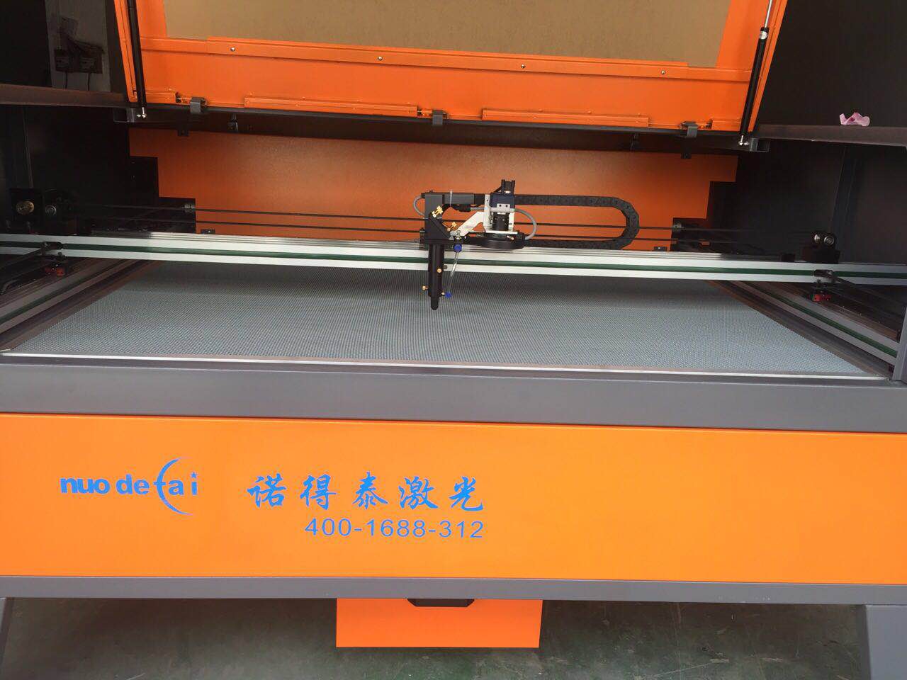淺析小型雙頭服裝布料激光切割機作用有哪些？