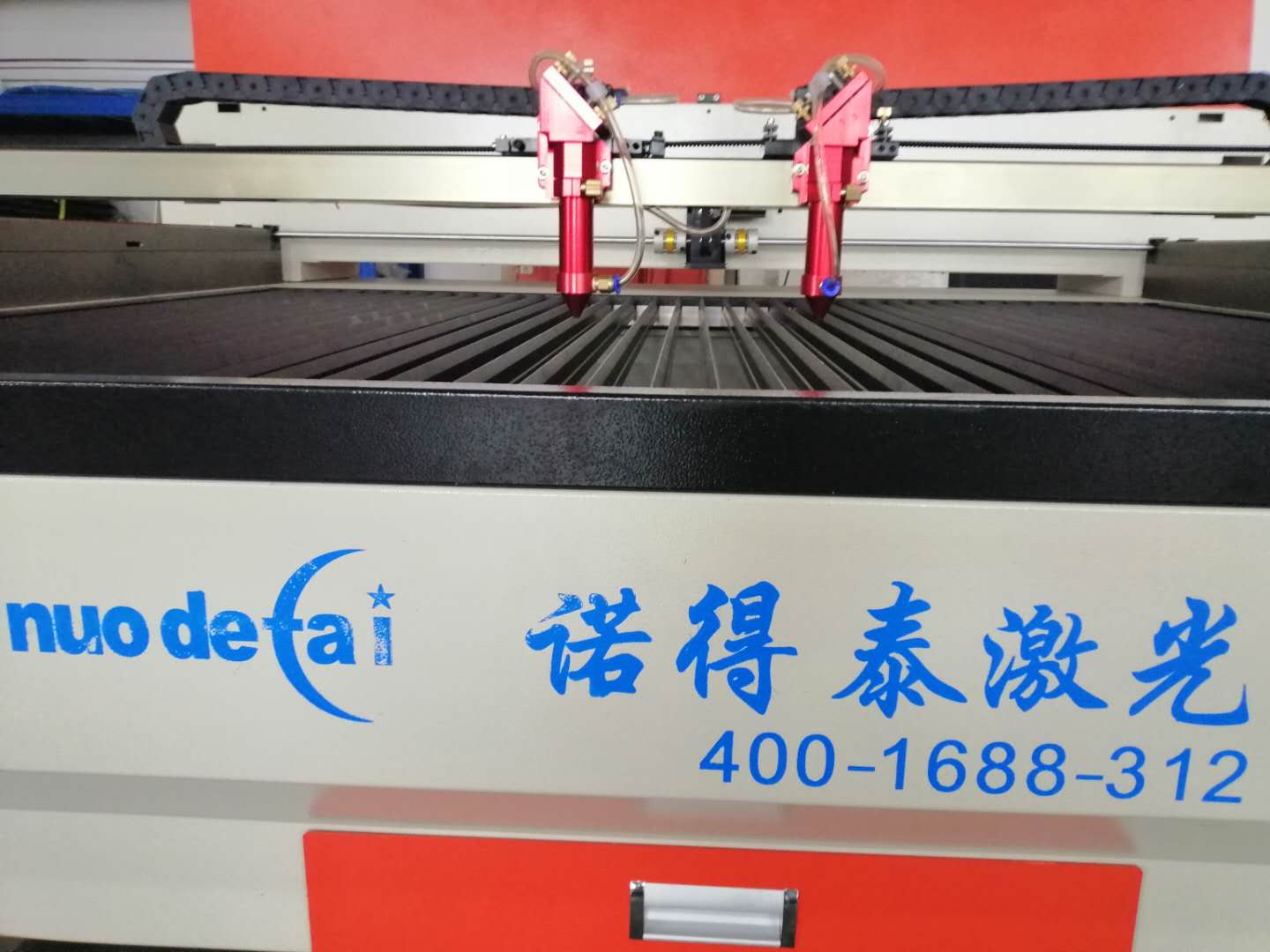 一臺切割速度快效果好的亞克力激光切割機(jī)要具備哪些要求？