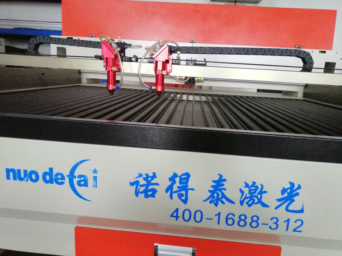激光的出現(xiàn)應用到切割機工藝方面是傳統(tǒng)加工模式的轉變