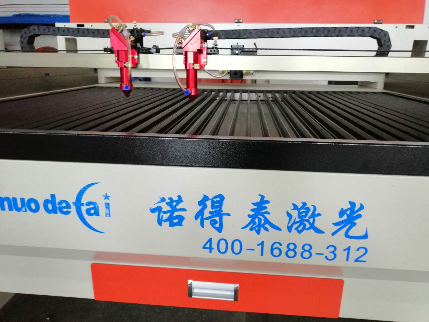亞克力激光機(jī)在切割的過程中臺面不平會造成哪些影響？