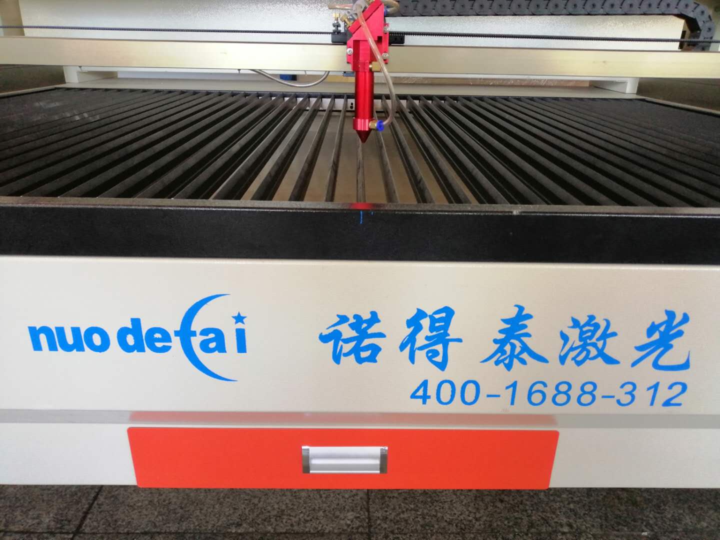 竹木制品旋轉激光切割機的一個工作原理？價格如何！