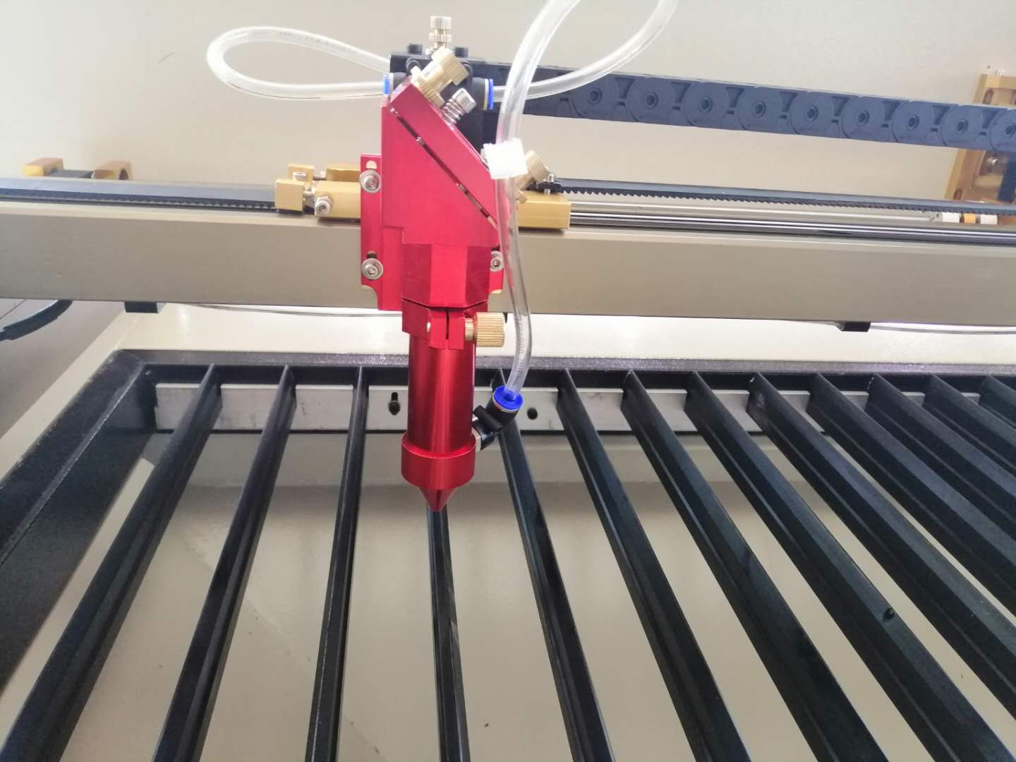 作為一名激光切割機操作技術人員應該懂哪些具備的知識。
