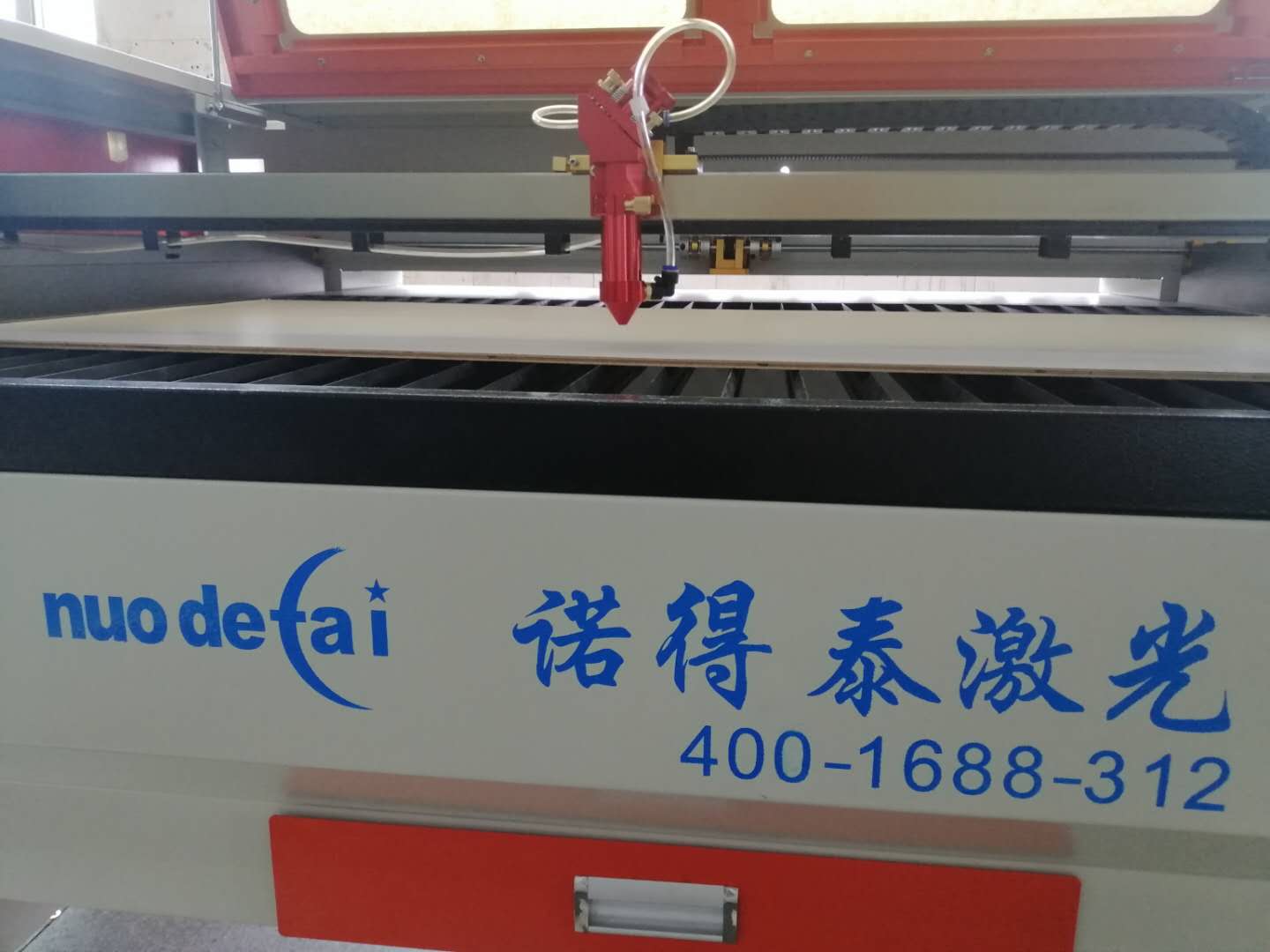廣告行業(yè)用亞克力激光切割機加工的特點在哪里？