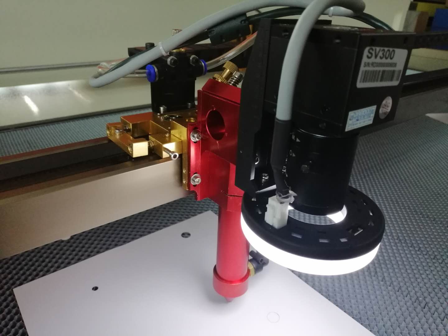 作為一個合格的激光切割機操作技術(shù)員具要有哪些的基礎(chǔ)知識！