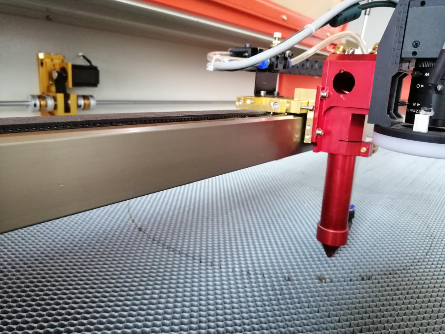 布藝玩具應用于激光激光切割機加工價格貴嗎！