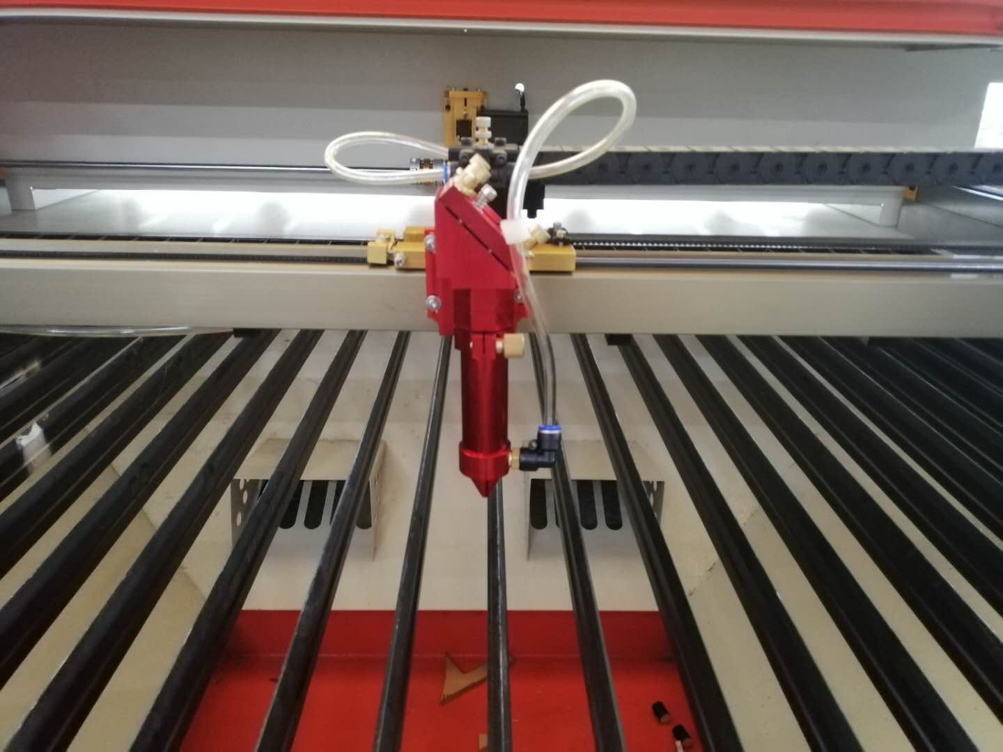 做小飾品為什么需要一臺(tái)激光切割機(jī)來幫助你！