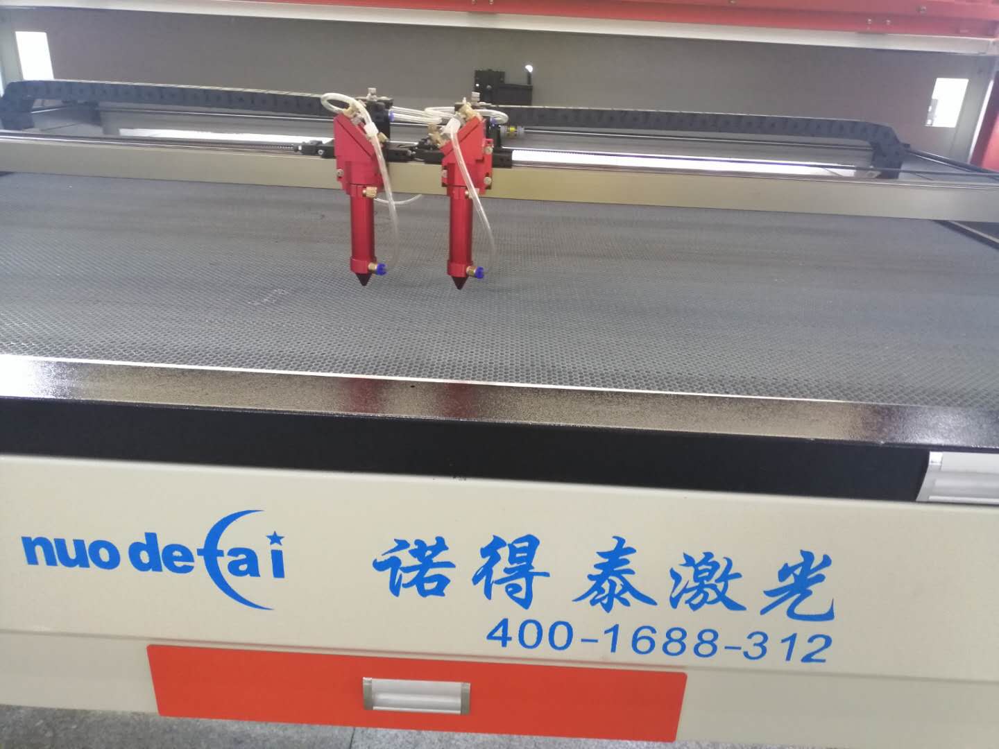 近些年來(lái)無(wú)塵布激光切割機(jī)銷售異?；鸨鞘裁丛颍?></a>
            <div   id=