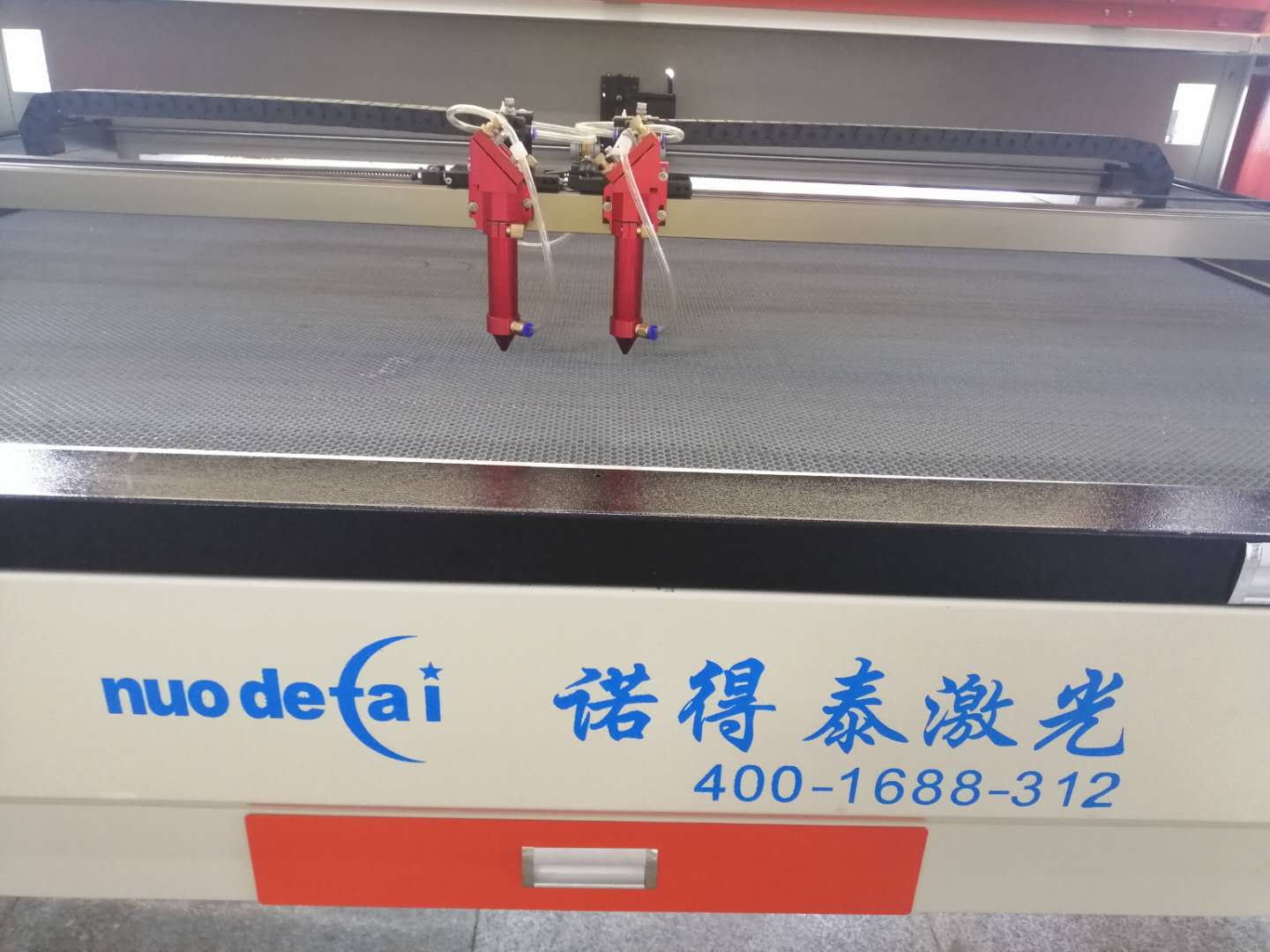 1812雙頭互移激光切割機(jī)適合毛絨玩具裁剪！