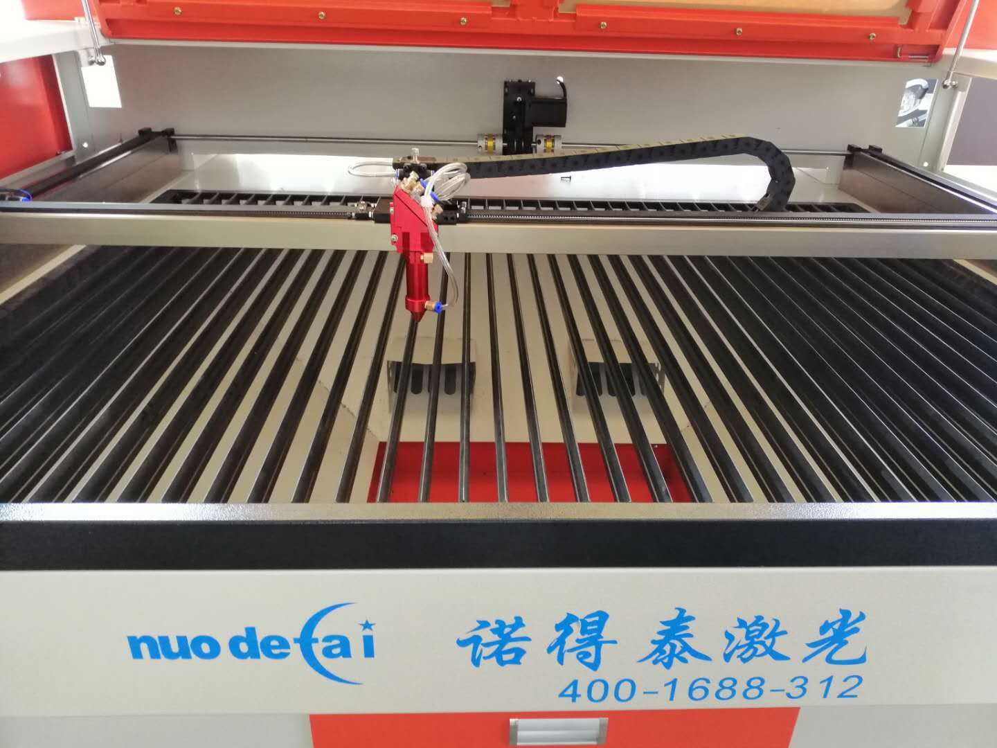 非金屬材料激光切割機(jī)跌到了白菜價(jià)格還能漲得起來(lái)嗎？