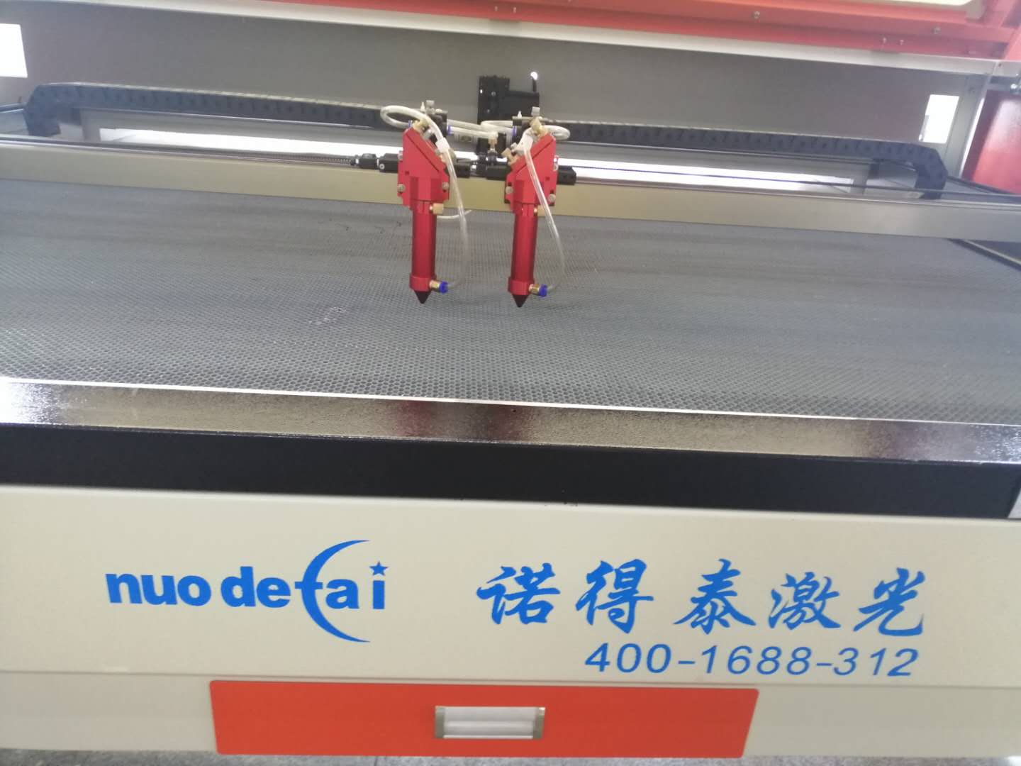 布料裁剪使用激光切割機加工鋸齒比較多的原因在哪里？