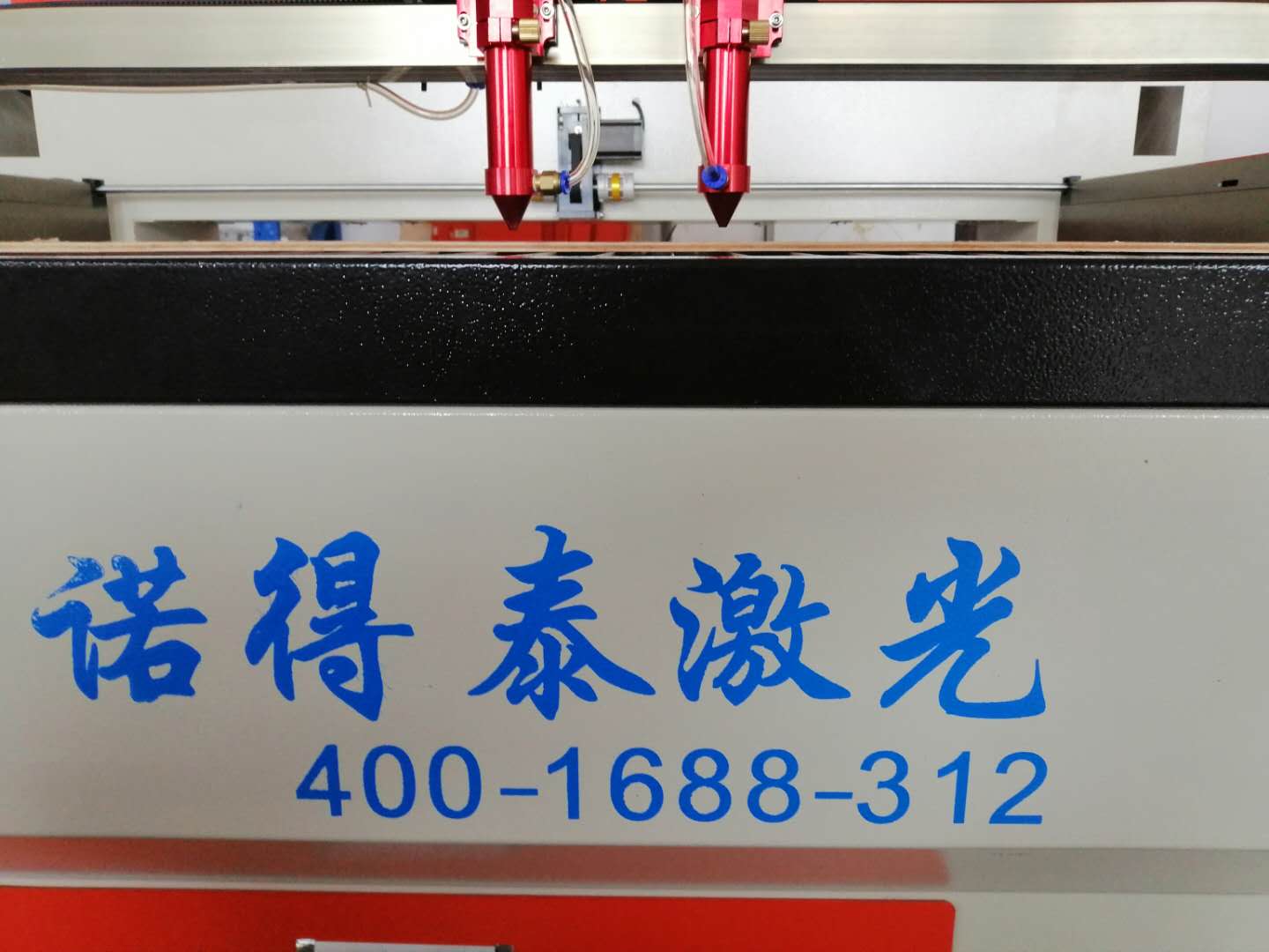 紙張裁剪這種激光切割機(jī)價(jià)格貴嗎？