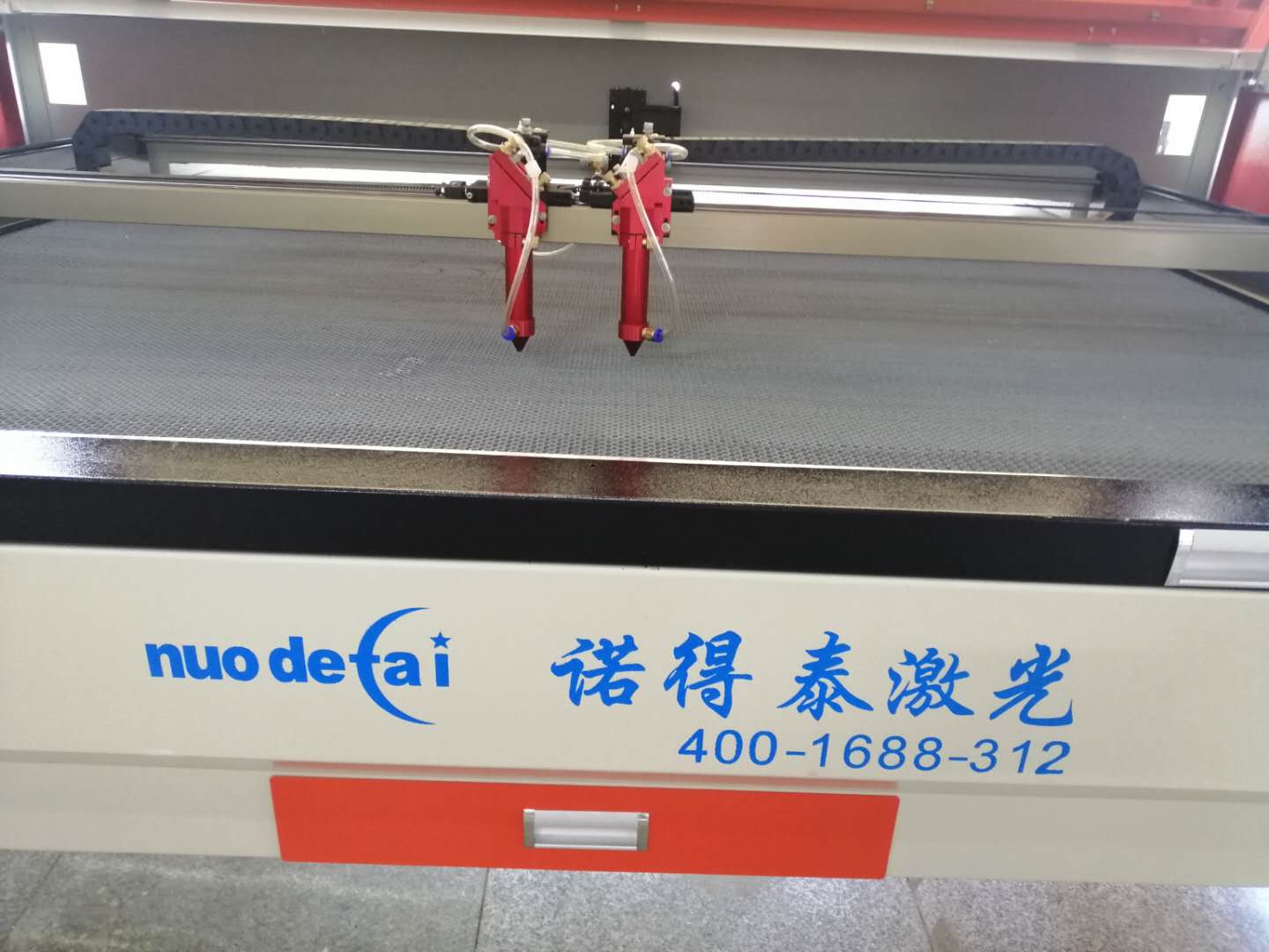 布料激光切割機(jī)價格需要多少錢一臺？