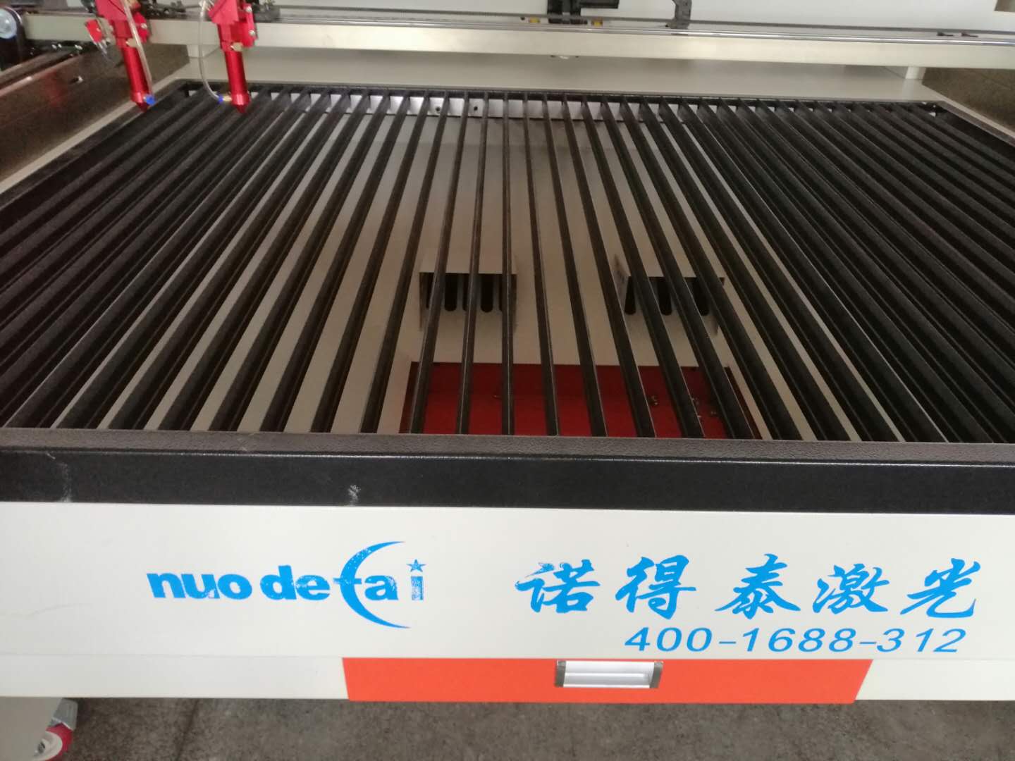 隨著激光切割機(jī)廠家越來越多從而也導(dǎo)致價(jià)格也是一落千丈！