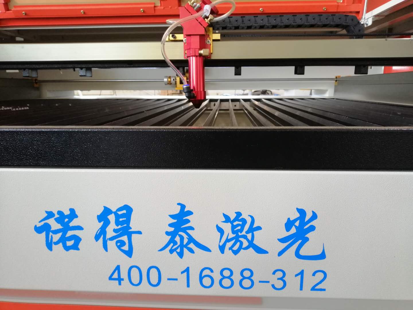 亞克力激光切割機(jī)可以二十四小時(shí)工作的原因？